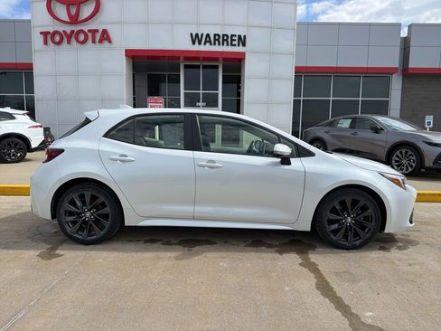 Used 2023 Toyota Corolla XSE image 3