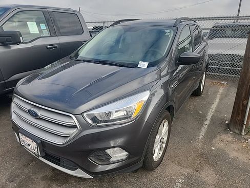 Used 2018 Ford Escape SE FWD image 3