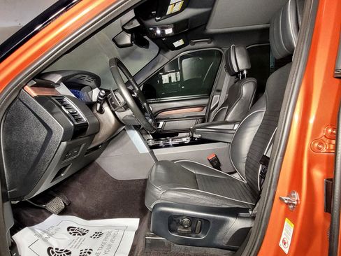 Used 2018 Land Rover Discovery HSE Luxury image 25