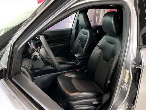 Used 2022 Jeep Compass Latitude AWD/4WD image 9