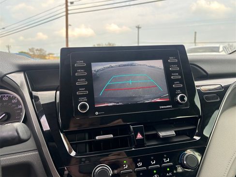 Used 2021 Toyota Camry LE image 22