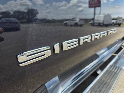 Used 2024 GMC Sierra 2500 SLT w/ SLT Premium Package AWD/4WD image 11
