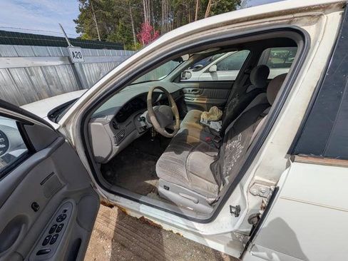 Used 2001 Buick Century Custom w/ Premium Pkg FWD image 21