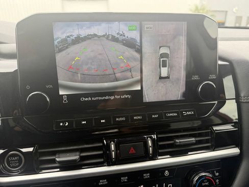 Used 2024 Nissan Pathfinder Platinum FWD image 23