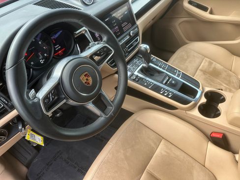 Used 2021 Porsche Macan image 10