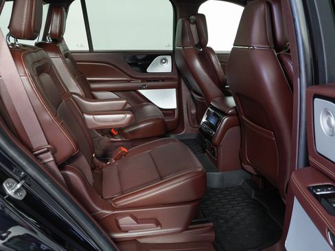 Used 2023 Lincoln Aviator Black Label w/ Jet Package image 10