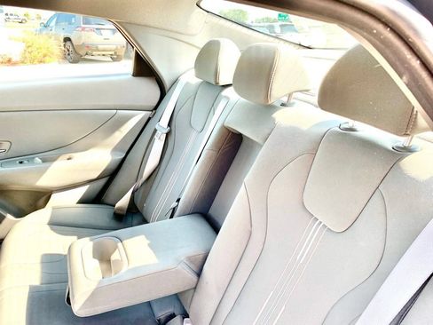 Used 2025 Hyundai Elantra SEL FWD image 14