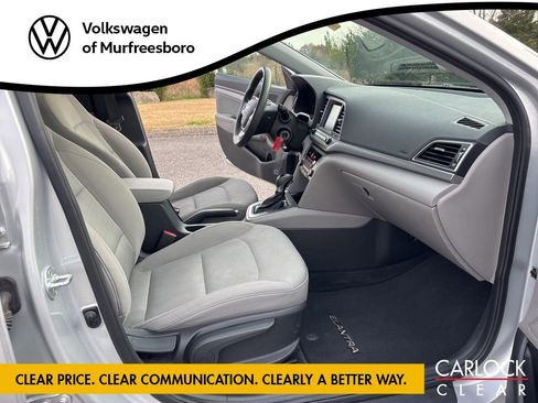 Used 2017 Hyundai Elantra SE image 24