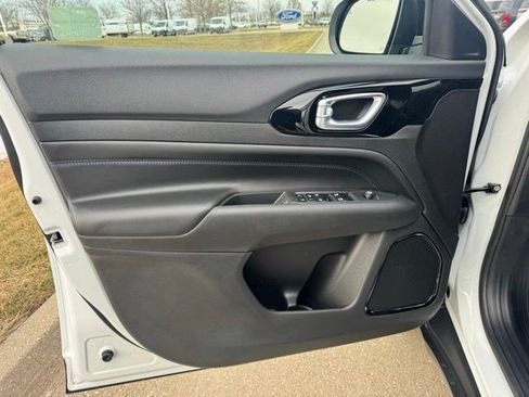 New 2026 Jeep Compass Latitude image 8