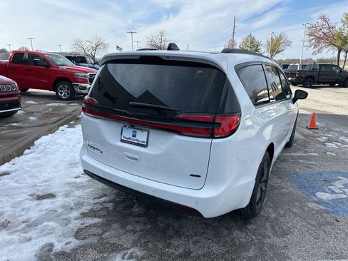 New 2026 Chrysler Pacifica Select image 31