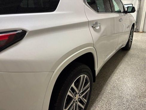 Used 2023 Chevrolet Traverse High Country AWD/4WD image 9