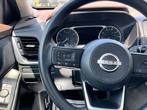 Used 2023 Nissan Rogue S AWD/4WD image 18
