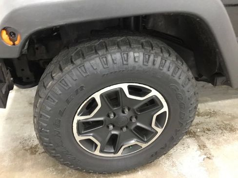Used 2015 Jeep Wrangler Unlimited Rubicon AWD/4WD image 4