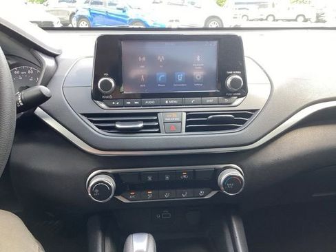 Used 2022 Nissan Altima 2.5 S FWD image 14