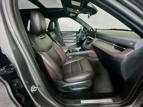 Used 2025 Ford Explorer Platinum image 35