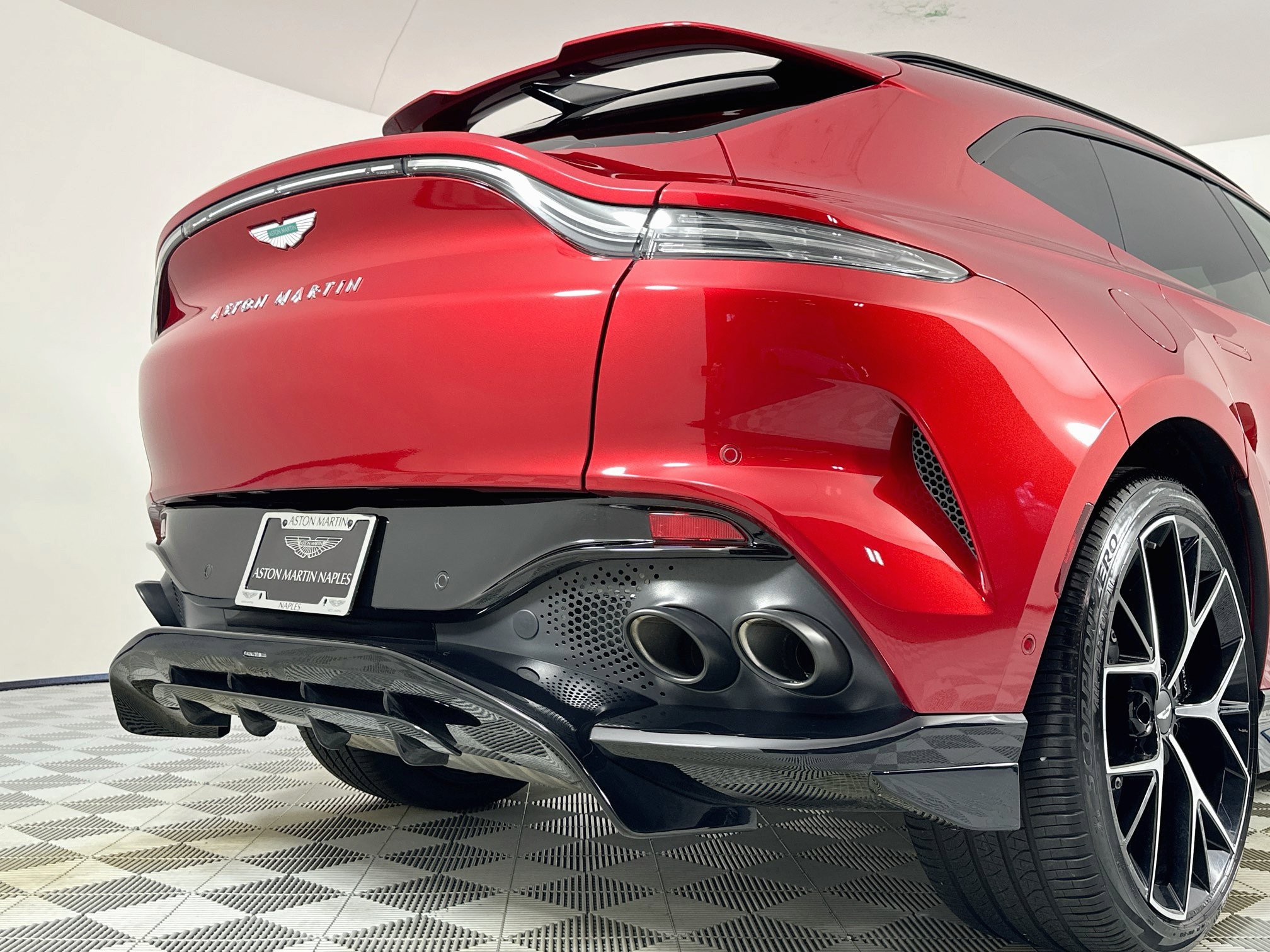Used 2025 Aston Martin DBX 707 AWD/4WD image 35