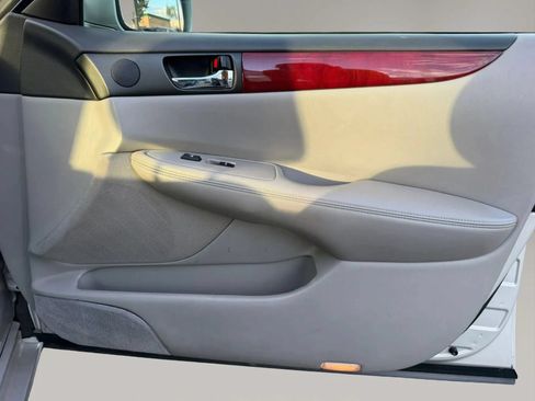 Used 2003 Lexus ES 330 w/ Premium Pkg FWD image 16