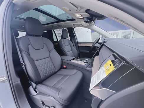 New 2026 Volvo XC90 B6 Plus w/ Protection Package Premier image 28