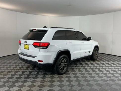 Used 2017 Jeep Grand Cherokee Laredo image 5