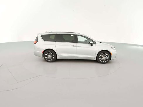 New 2026 Chrysler Pacifica Pinnacle image 14