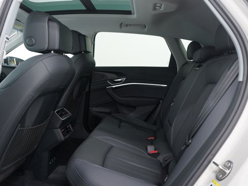 Used 2021 Audi e-tron Premium Plus w/ Premium Plus Package image 17