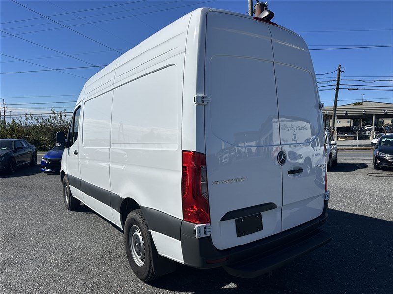 Used 2026 Mercedes-Benz Sprinter 2500 w/ Dashboard Charging Package image 3
