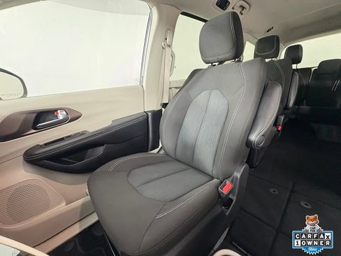 Used 2023 Chrysler Voyager LX FWD image 18