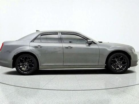 Used 2019 Chrysler 300 S RWD image 4