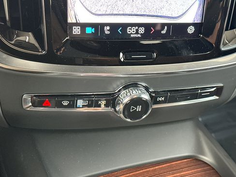 New 2025 Volvo V60 B5 Cross Country Ultra w/ Protection Package Premier image 18