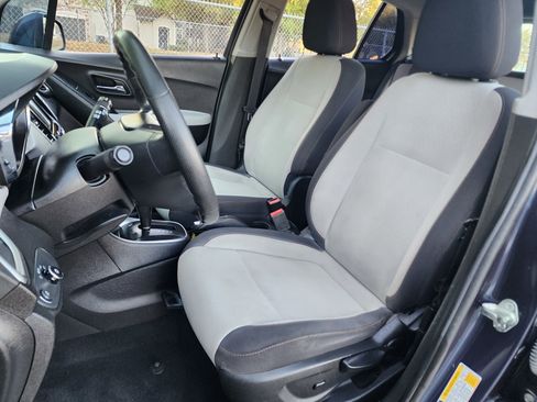 Used 2019 Chevrolet Trax LS FWD image 25