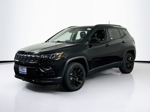 Used 2022 Jeep Compass Latitude w/ Sun and Sound Group AWD/4WD image 1