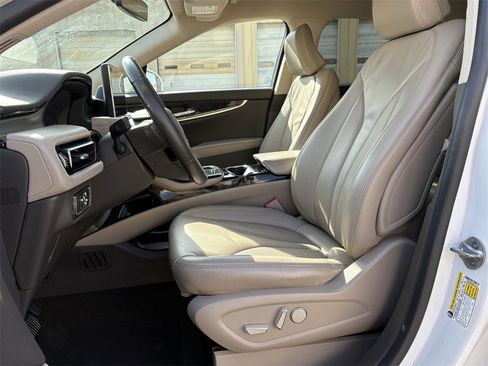 Used 2021 Lincoln Nautilus Standard w/ Equipment Group 101A image 12