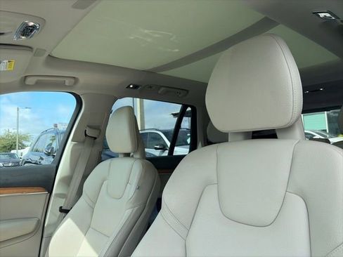 Used 2021 Volvo XC90 T6 Momentum AWD/4WD image 14