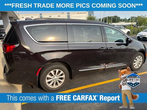 Used 2017 Chrysler Pacifica Touring-L FWD image 4