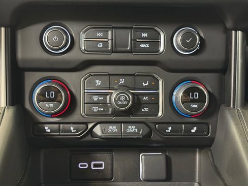 Used 2024 Chevrolet Tahoe Z71 w/ Luxury Package AWD/4WD image 38