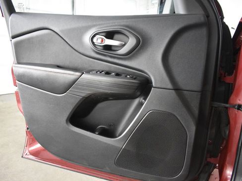 Used 2015 Jeep Cherokee Trailhawk w/ Cold Weather Group image 23