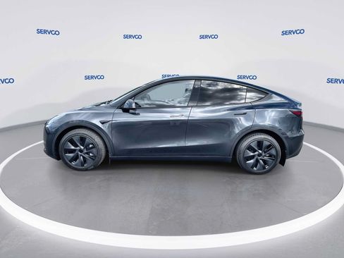 Used 2024 Tesla Model Y Long Range AWD/4WD image 5