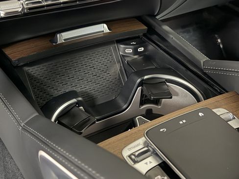 Used 2024 Mercedes-Benz Maybach GLS 600 4MATIC image 33