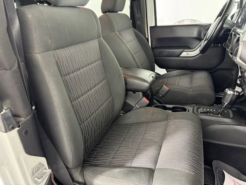 Used 2011 Jeep Wrangler Rubicon w/ Dual Top Group image 29