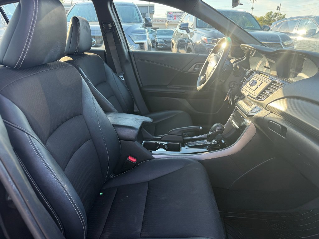 Used 2017 Honda Accord Sport image 16