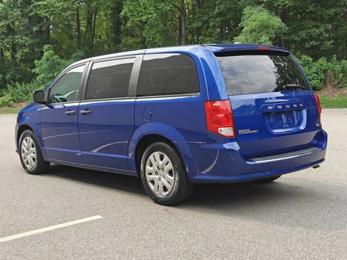 Used 2019 Dodge Grand Caravan SE w/ UConnect Hands-Free Group FWD image 5