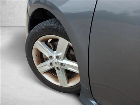 Used 2014 Toyota Camry SE FWD image 6