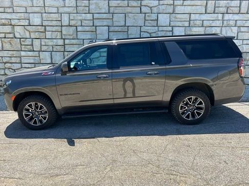 Used 2021 Chevrolet Suburban Z71 AWD/4WD image 3