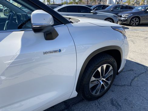 Used 2021 Toyota Highlander XLE FWD image 30