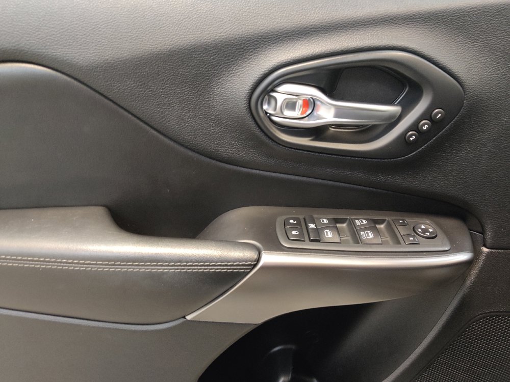 Used 2020 Jeep Cherokee Limited AWD/4WD image 27