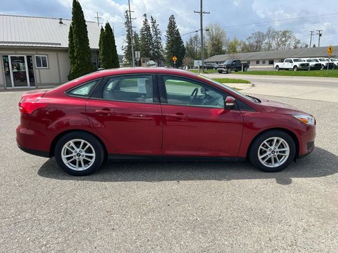 Used 2016 Ford Focus SE w/ SE Cold Weather Package FWD image 6