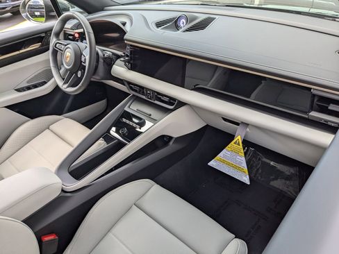 New 2025 Porsche Macan Electric image 28