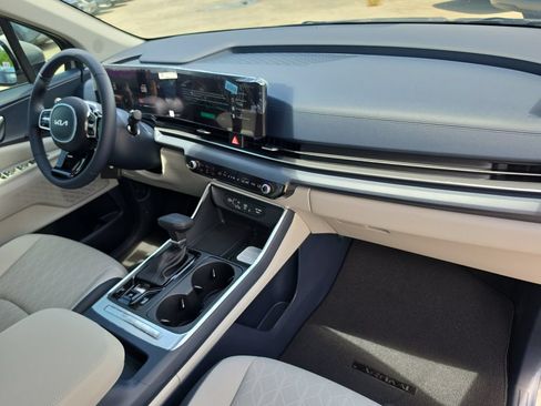 New 2026 Kia Carnival EX FWD image 12