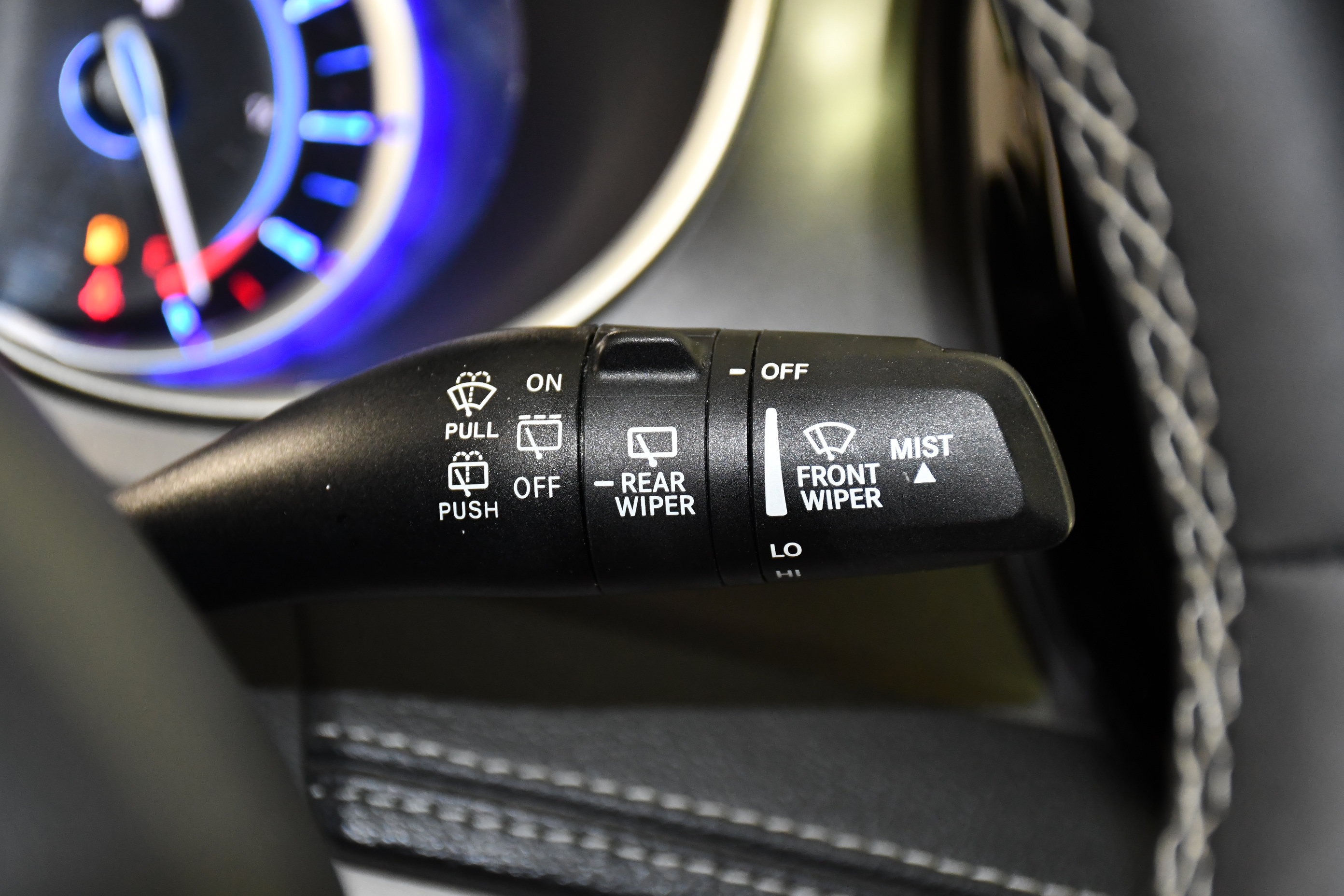 Used 2024 Chrysler Pacifica Limited FWD image 23