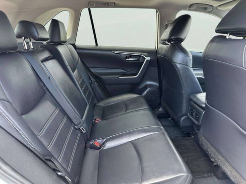 Used 2021 Toyota RAV4 XLE Premium AWD/4WD image 16